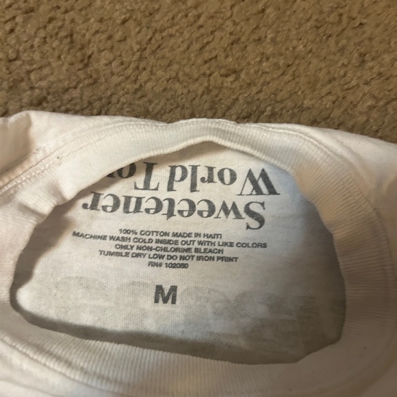 Ariana grande sweetener tshir - Picture 2 of 2